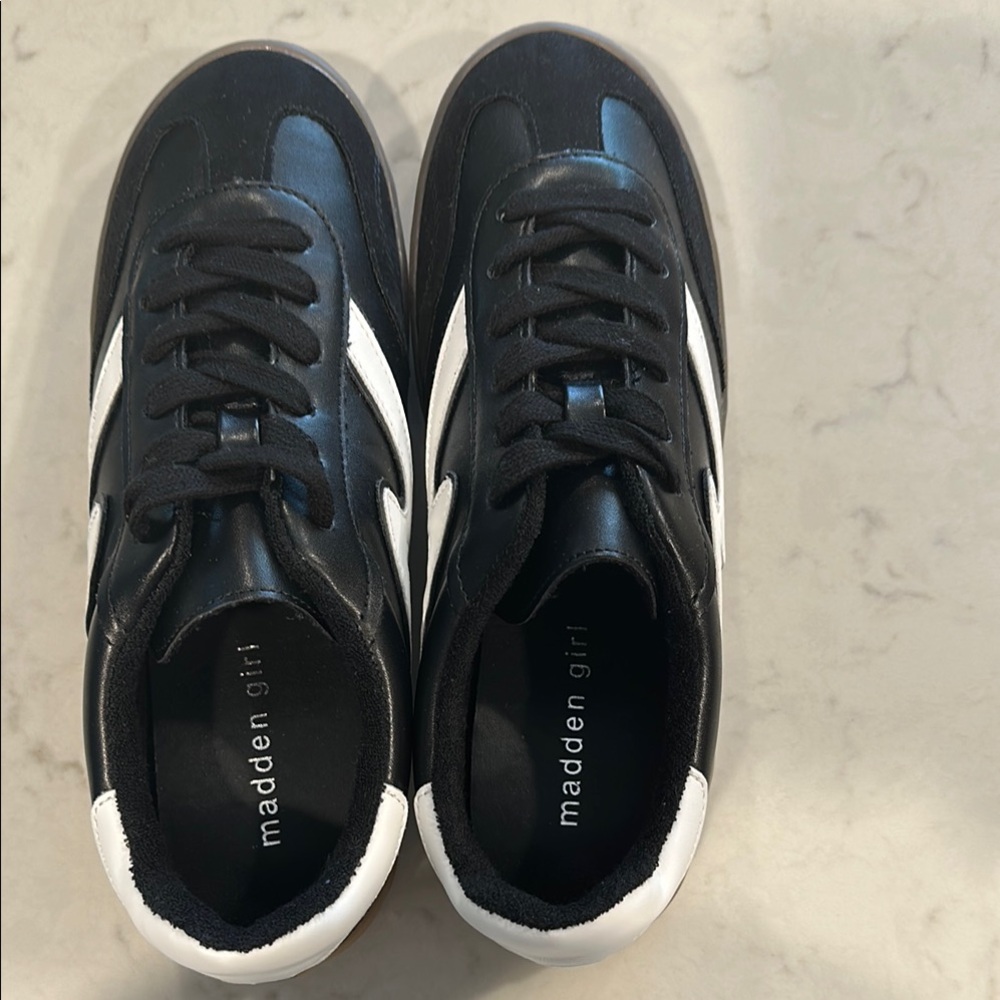 Madden Girl Two-Tone Athletic Shoes size 7 M -NEW - Picture 2 of 8